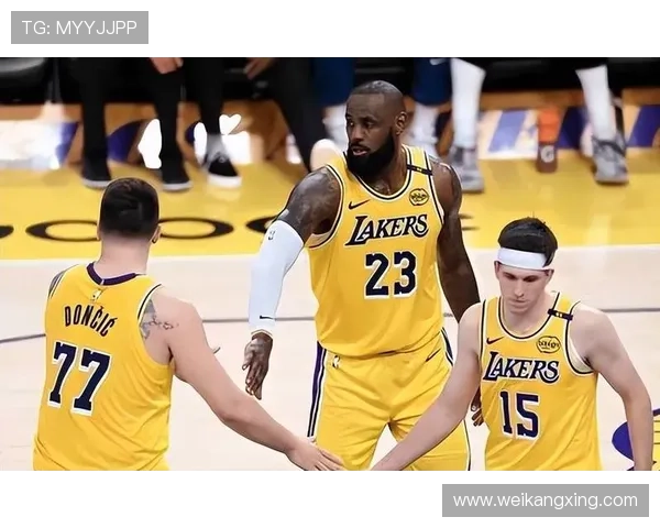 湖人队宣布签约新援詹姆斯带队冲击总冠军目标季前赛表现引关注